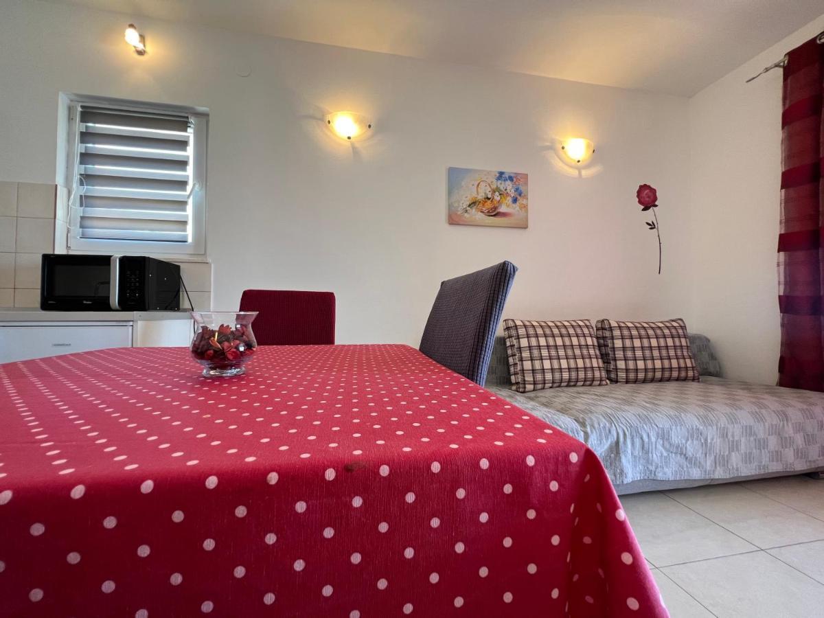 Apartmani Roje Sveti Filip I Jakov Exterior photo