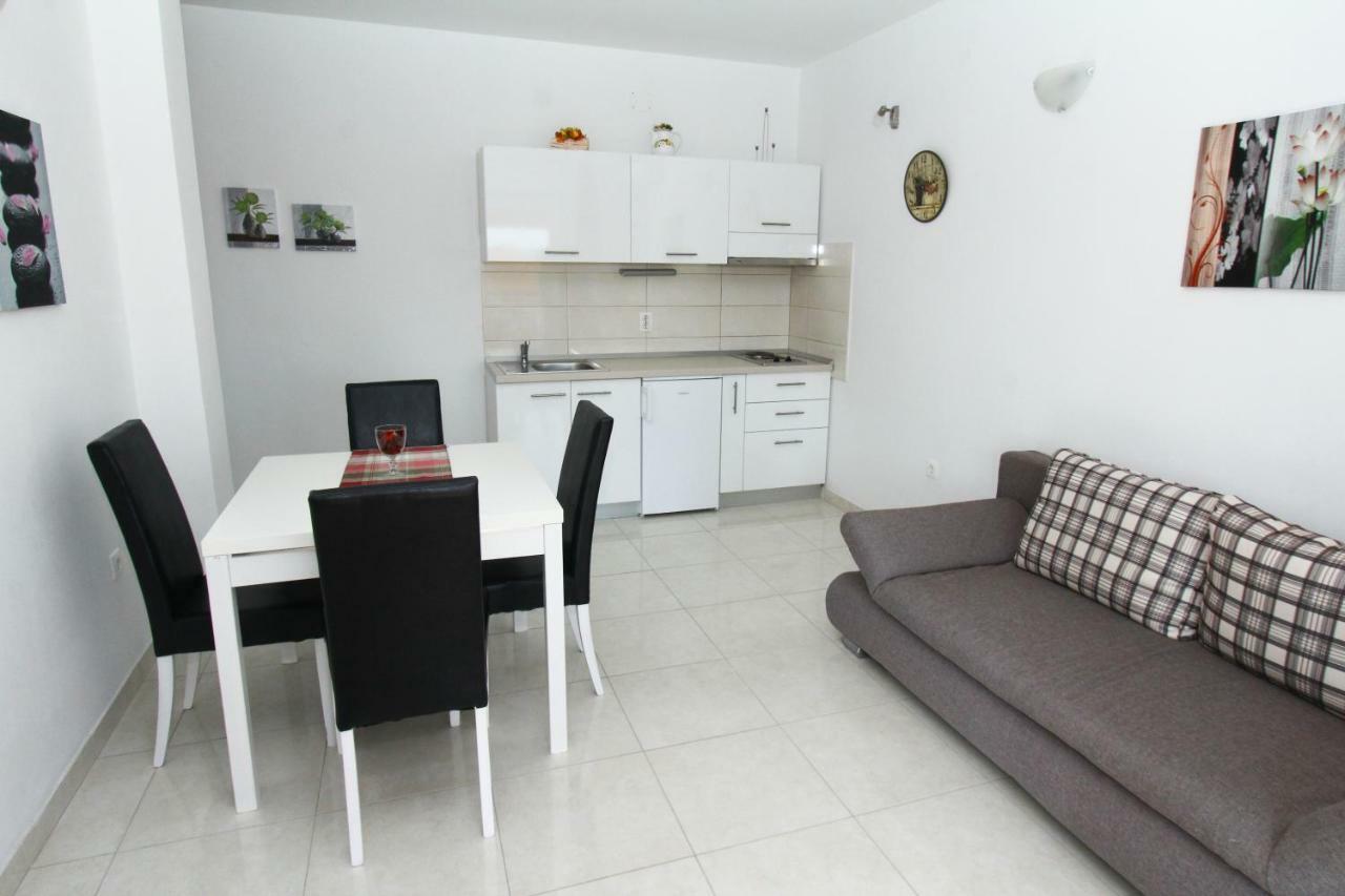 Apartmani Roje Sveti Filip I Jakov Exterior photo